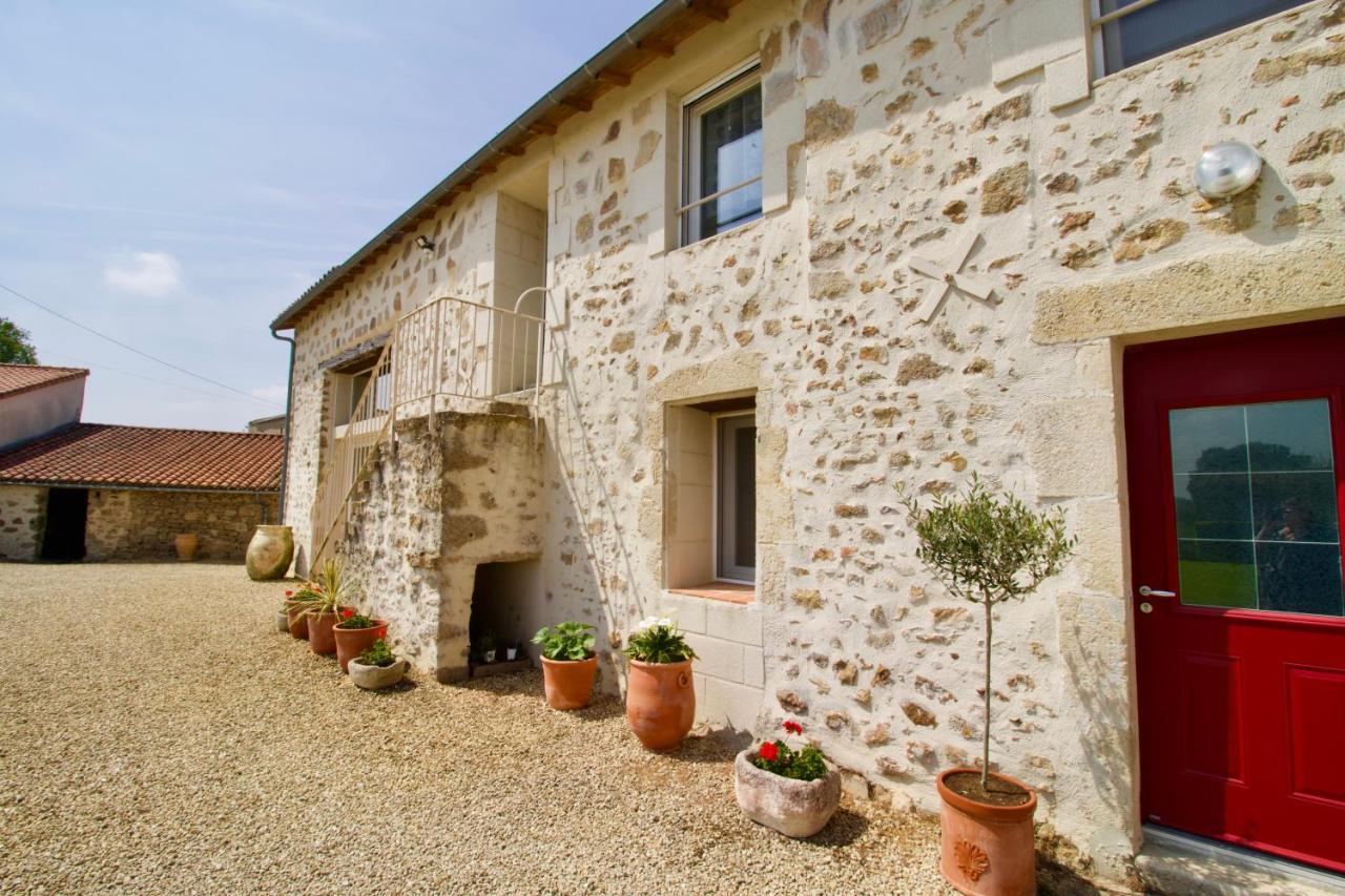 Bed and Breakfast O Trois Oliviers Louin Экстерьер фото