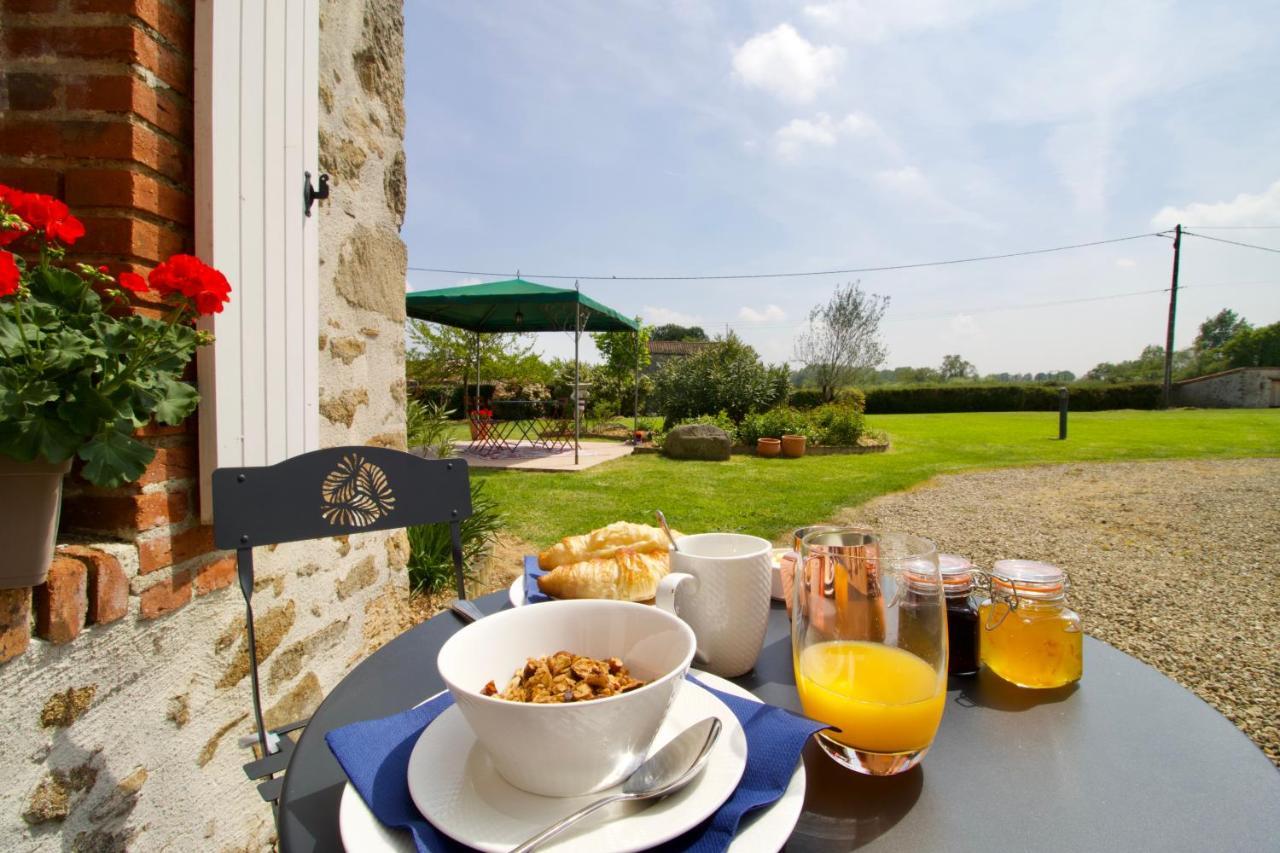 Bed and Breakfast O Trois Oliviers Louin Экстерьер фото